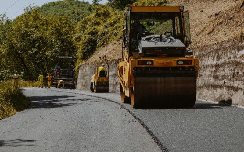 Manutenzione-e-asfaltatura-di-strade-3